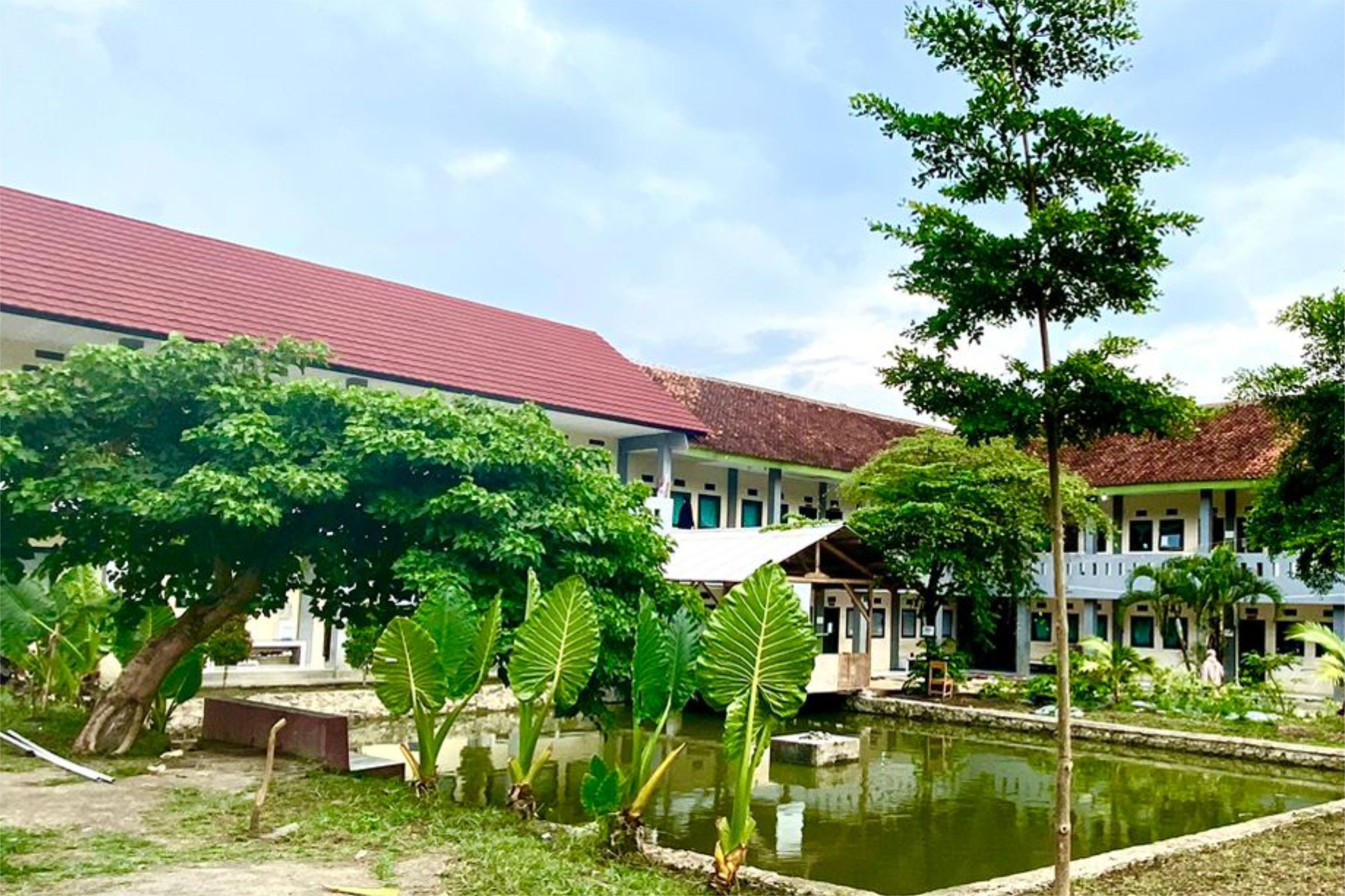 Lingkungan asrama Al-Furqon